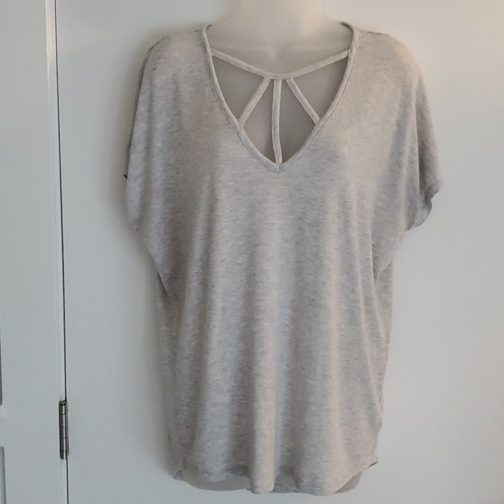 EUC Express One Eleven strappy v-neck London tee sz S